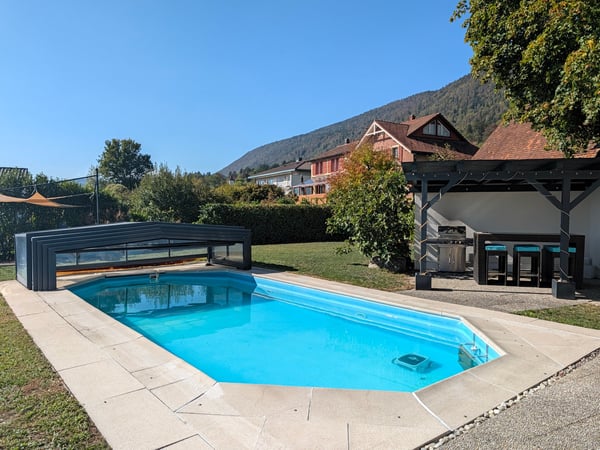 Wunderbares Einfamilienhaus mit Pool und Doppelgarage 2