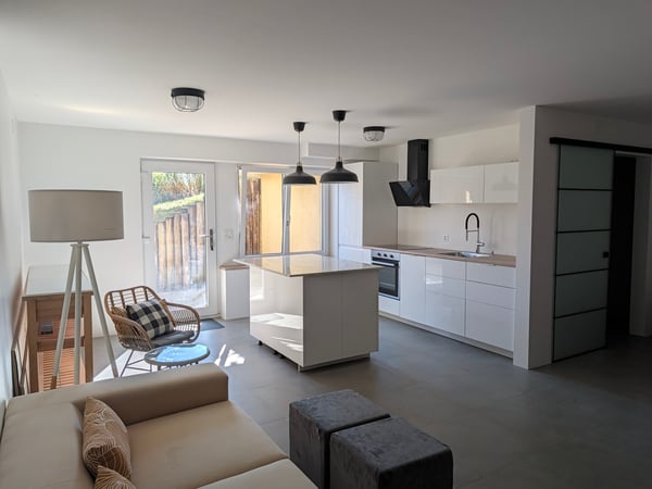 Wunderbares Einfamilienhaus mit Pool und Doppelgarage 3
