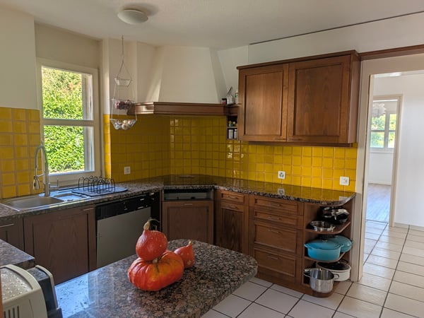 Wunderbares Einfamilienhaus mit Pool und Doppelgarage 6