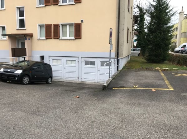 Einzelgarage nähe Tramhaltestelle Landhof in Reinach - zu vermieten!