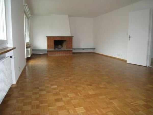 Grosszügige 3-Z'Wohnung im Herzen von Therwil - mit Balkon und Cheminée