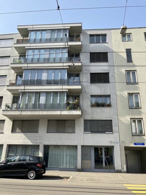 Einstellhallenplatz in Basel zu vermieten 1