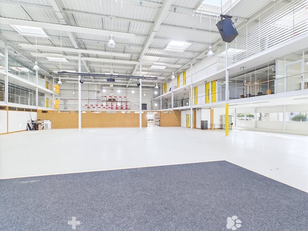 Verkaufs- und Bürofläche im Erdgeschoss im Industriequartier 6