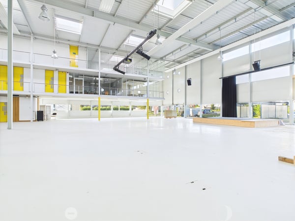 Verkaufs- und Bürofläche im Erdgeschoss im Industriequartier 3