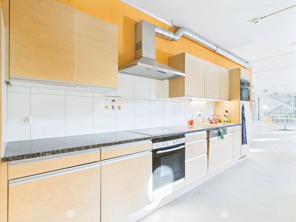 Verkaufsfläche und Büroräumlichkeiten im Industriequartier ab 144m2-686m2 2