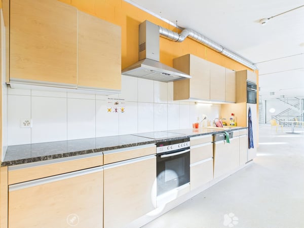 Verkaufsfläche und Büroräumlichkeiten im Industriequartier ab 144m2-686m2 2