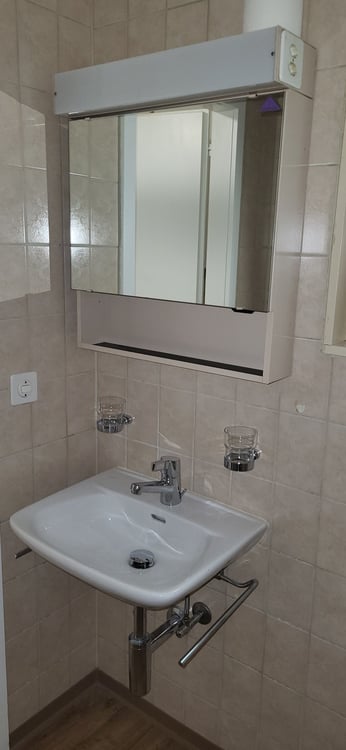 Zentrale und grosszügige 2.5-Zimmerwohnung 2. OG LINKS 9