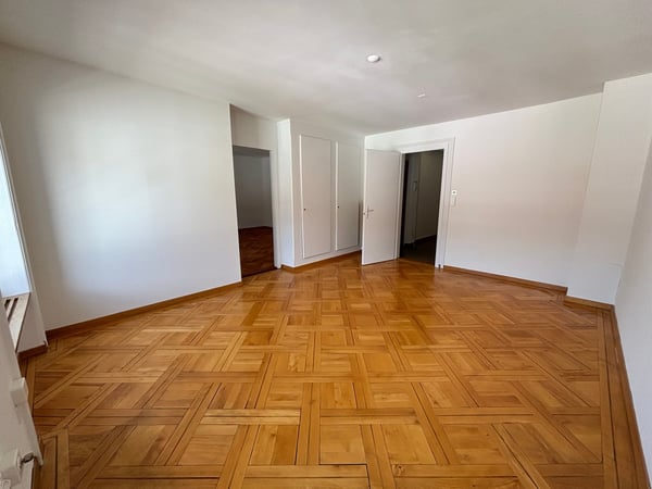 Charmante 1.5-Zimmer-Wohnung an der Bahnhofstrasse in Biel 12