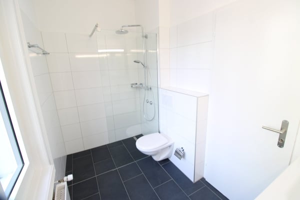 Grosse 4½-Zimmerwohnung mit Balkon in Jugendstilhaus nahe Bahnhof 11