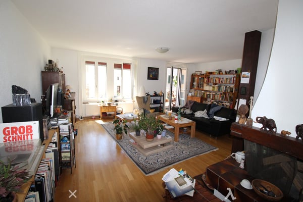 Grosse 4½-Zimmerwohnung mit Balkon in Jugendstilhaus nahe Bahnhof 4