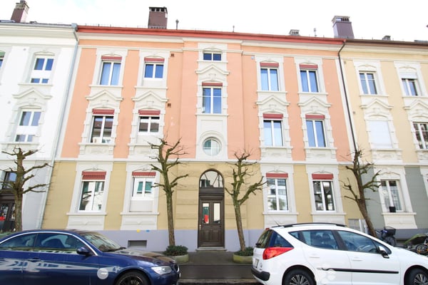 Grosse 4½-Zimmerwohnung mit Balkon in Jugendstilhaus nahe Bahnhof 1