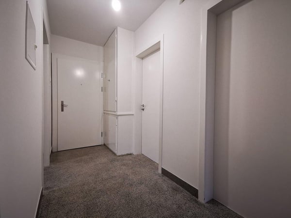 Helle 2-Zimmer-Wohnung mit Balkon an der General-Dufour-Strasse in Biel 5