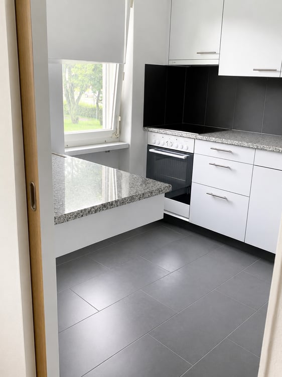 Helle 1.5-Zimmerwohnung mit grossem sonnigen Balkon 2
