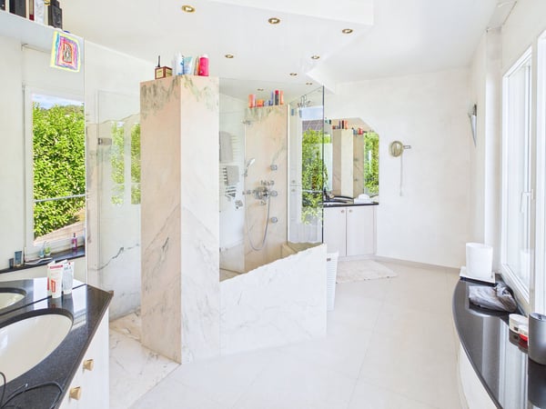 Exklusive Villa mit Pool und Seesicht in Ligerz 12
