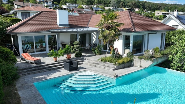 Exklusive Villa mit Pool und Seesicht in Ligerz 2