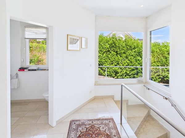 Exklusive Villa mit Pool und Seesicht in Ligerz 13