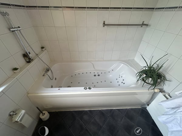 In 2-Familenhaus mit Garten- und Poolnutzung 2