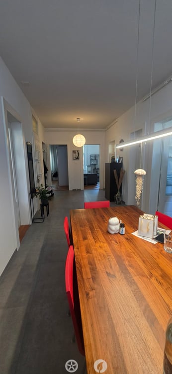 1-Zimmerwohnung mit 3 Balkonen und hohen Decken 6