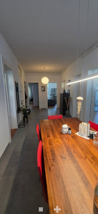 4-Zimmerwohnung mit 3 Balkonen und hohen Decken 6