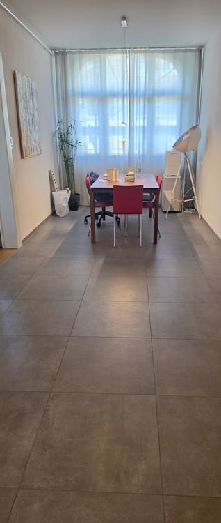 2-Zimmerwohnung mit 3 Balkonen und hohen Decken 4