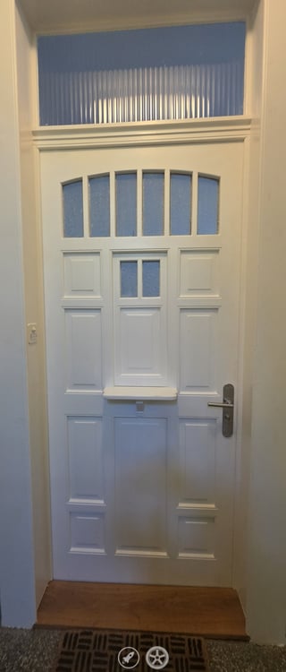 4-Zimmerwohnung mit 3 Balkonen und hohen Decken 2