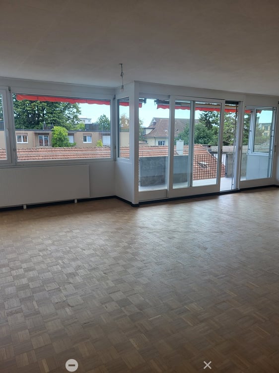 Außergewöhnliche 3.5-Zimmer-Wohnung mit diversen Balkone und Lift in Biel 5