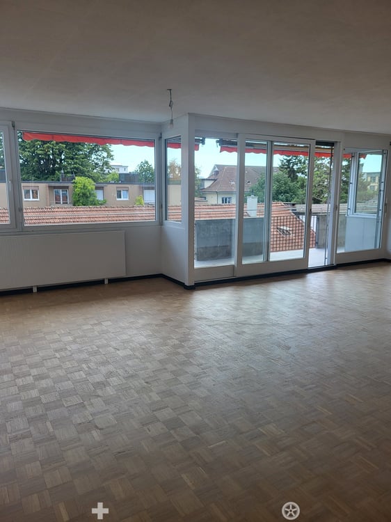 Außergewöhnliche 4.5-Zimmer-Wohnung mit diversen Balkone und Lift in Biel 5