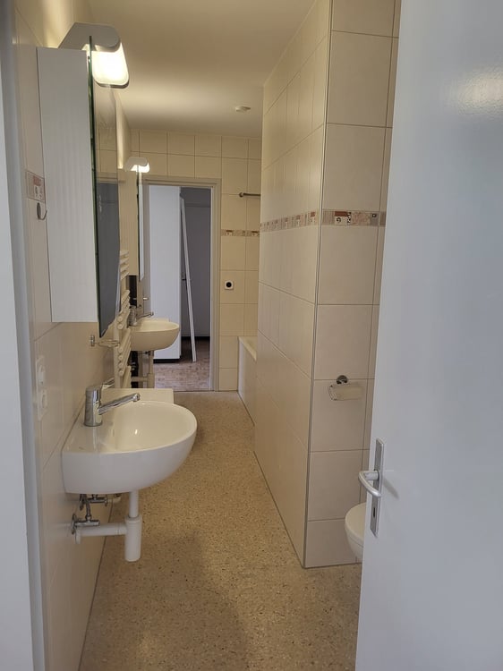 Außergewöhnliche 4.5-Zimmer-Wohnung mit diversen Balkone und Lift in Biel 12