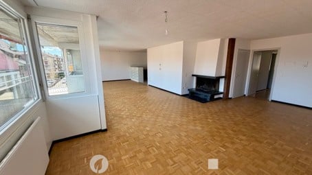 Außergewöhnliche 3.5-Zimmer-Wohnung mit diversen Balkone und Lift in Biel 3