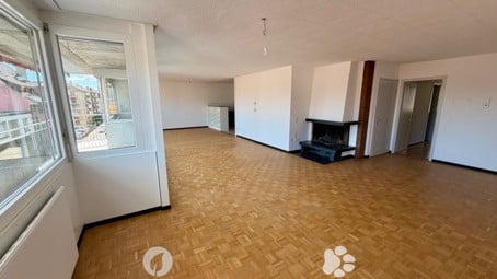Außergewöhnliche 2.5-Zimmer-Wohnung mit diversen Balkone und Lift in Biel 3