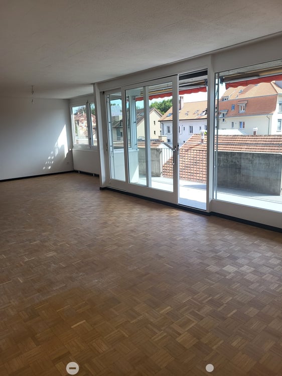 Außergewöhnliche 3.5-Zimmer-Wohnung mit diversen Balkone und Lift in Biel 4