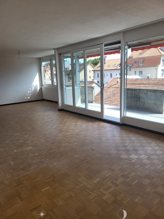 Außergewöhnliche 3.5-Zimmer-Wohnung mit diversen Balkone und Lift in Biel 4