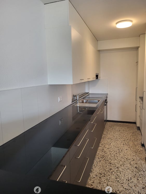 Außergewöhnliche 3.5-Zimmer-Wohnung mit diversen Balkone und Lift in Biel 6
