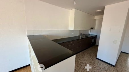 Außergewöhnliche 2.5-Zimmer-Wohnung mit diversen Balkone und Lift in Biel 7