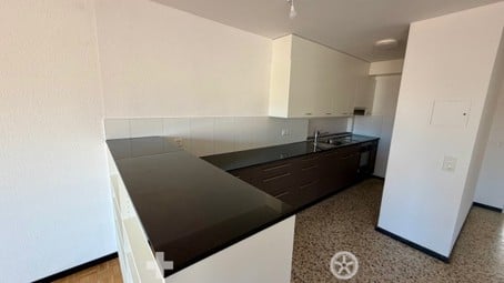 Außergewöhnliche 4.5-Zimmer-Wohnung mit diversen Balkone und Lift in Biel 7
