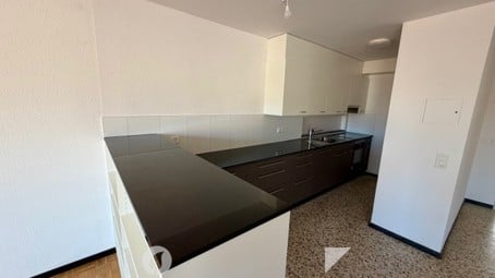 Außergewöhnliche 3.5-Zimmer-Wohnung mit diversen Balkone und Lift in Biel 7