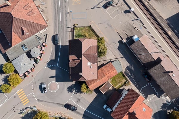 Mehrfamilienhaus mit 3 Wohnungen und Gewerberaum beim Bahnhof - Dorfstrasse 15 + 15a, Seftigen 5