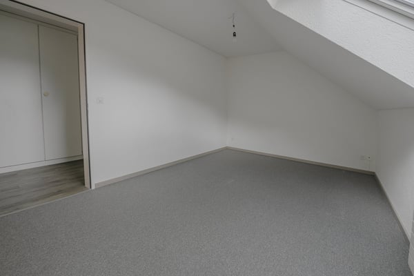 Schöne Dachwohnung mit Aussicht 8