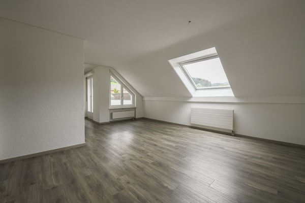Schöne Dachwohnung mit Aussicht