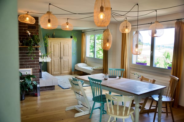 1 ZIMMER-HAUS IN SCHNEISINGEN (AG), MÖBLIERT, TEMPORÄR 1