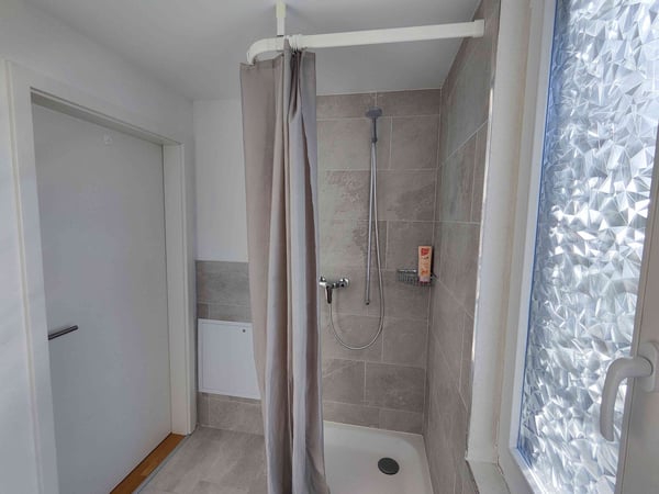 FÜR EINE EINZEPLPERSON IN ALTSTÄTTEN (SG), MÖBLIERT, TEMPORÄR 7