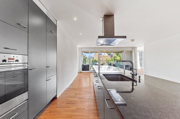 1½ ZI-WOHNUNG IN ZÜRICH - KREIS 11 SEEBACH, MÖBLIERT, TEMPORÄR 5