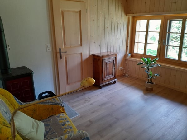 1½ ZIMMER-DACHWOHNUNG IN KIENTAL (BE), MÖBLIERT, TEMPORÄR 1