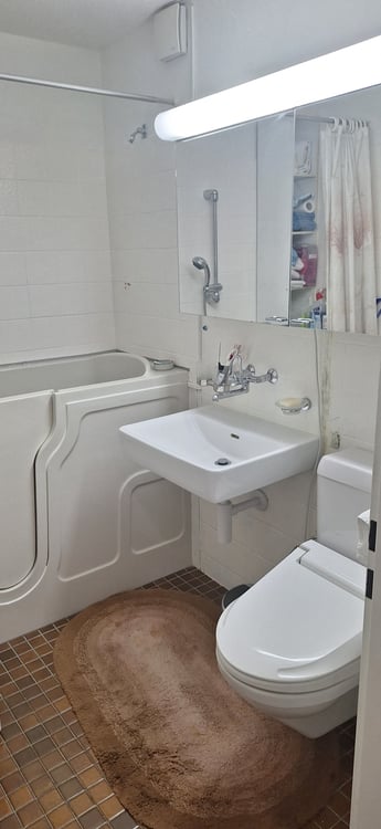 2½ ZI-WOHNUNG IN LACHEN (SZ), MÖBLIERT, TEMPORÄR 7