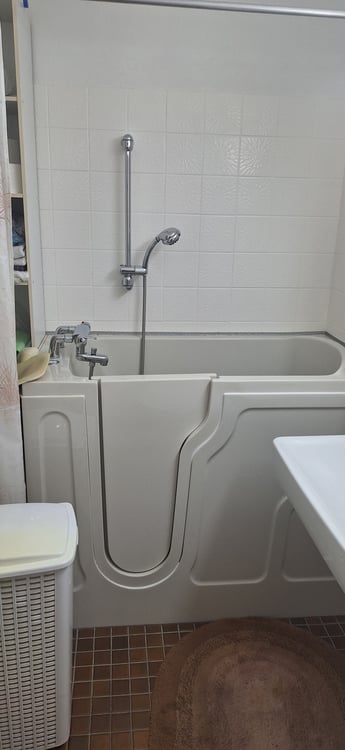 2½ ZI-WOHNUNG IN LACHEN (SZ), MÖBLIERT, TEMPORÄR 8