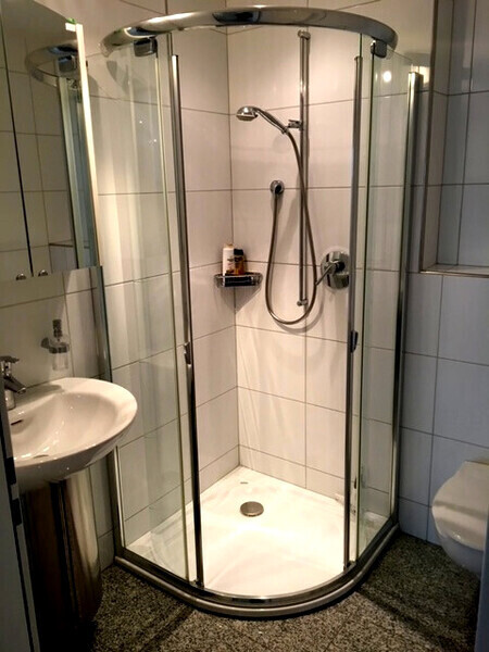 4½ ZI-WOHNUNG IN SCHINDELLEGI (SZ), MÖBLIERT 7