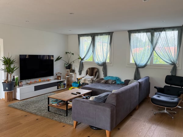 3½ ZIMMER-DACHWOHNUNG IN UNTERÄGERI (ZG), MÖBLIERT, TEMPORÄR 2