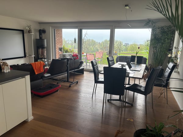 5½ ZIMMER-HAUS IN HOMBRECHTIKON (ZH), MÖBLIERT, TEMPORÄR