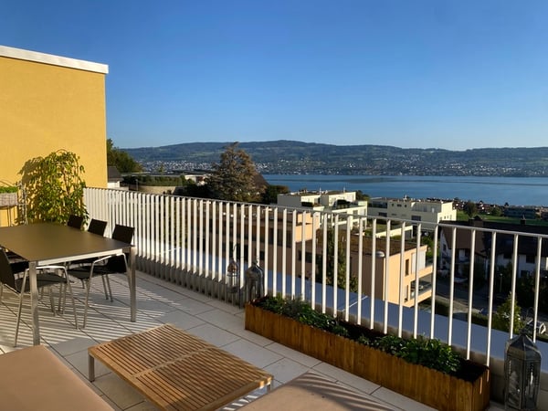 2½ ZIMMER-ATTIKAWOHNUNG IN WÄDENSWIL (ZH), MÖBLIERT, TEMPORÄR 1