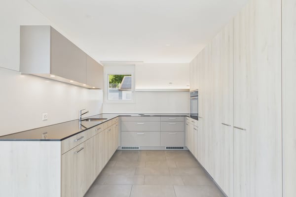 Moderne 4-Zimmer-Dachwohnung im Neubau in Gampelen 3